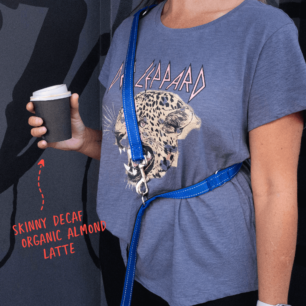 multi-function-leash-navy-hands-free-shoulder-closeup